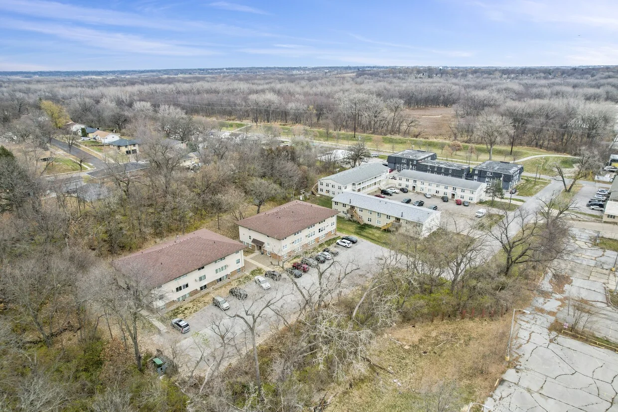 The Wood Apartments — Sale in Des Moines, IA, photo 3 of 7