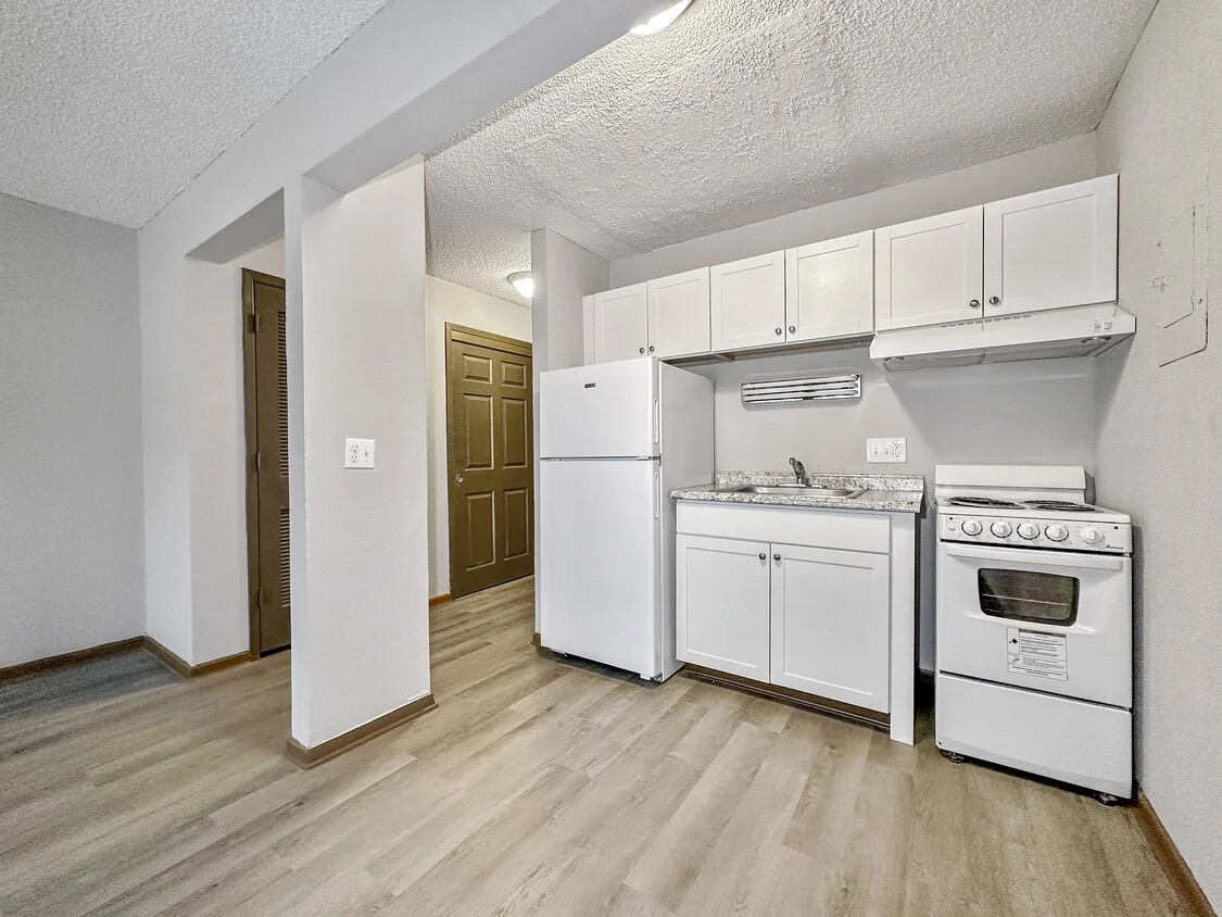The Wood Apartments — Sale in Des Moines, IA, photo 4 of 7