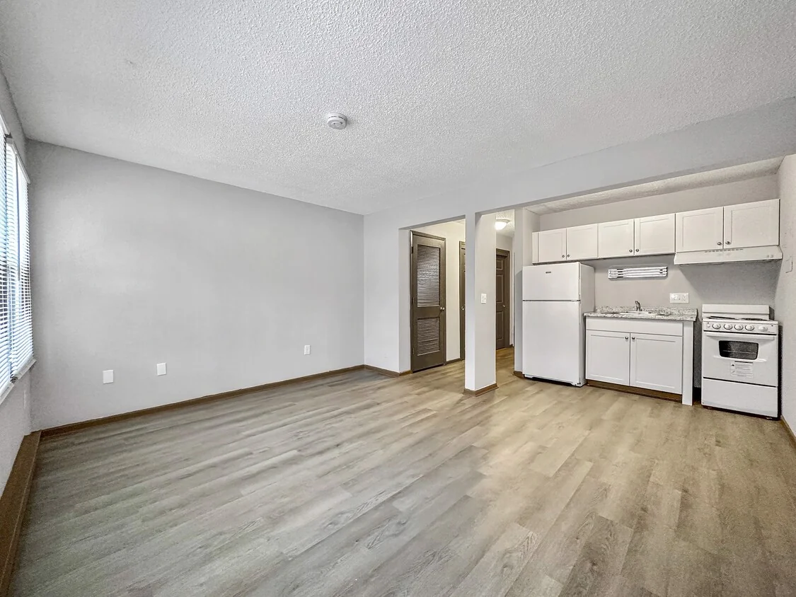 The Wood Apartments — Sale in Des Moines, IA, photo 5 of 7