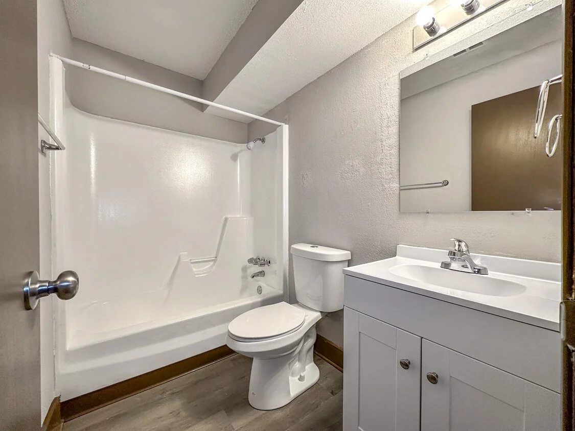 The Wood Apartments — Sale in Des Moines, IA, photo 6 of 7