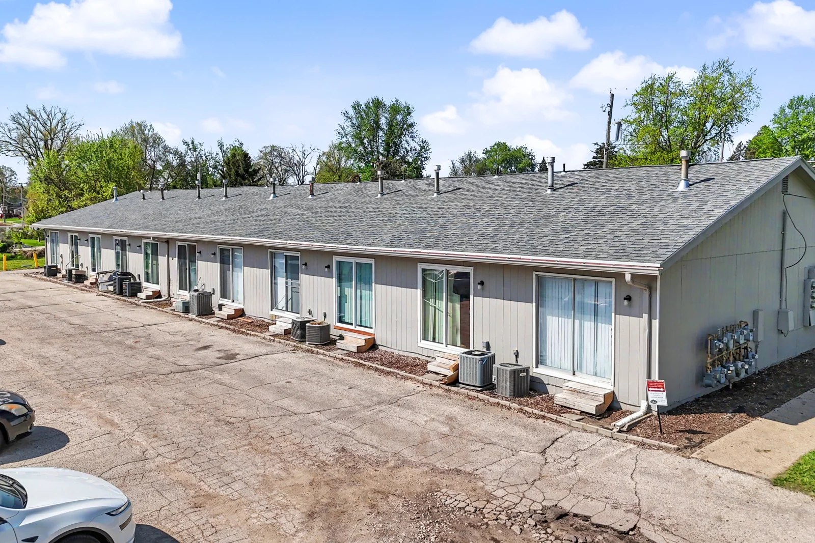 Lovington Apartments — Sale in Des Moines, IA, photo 2 of 8