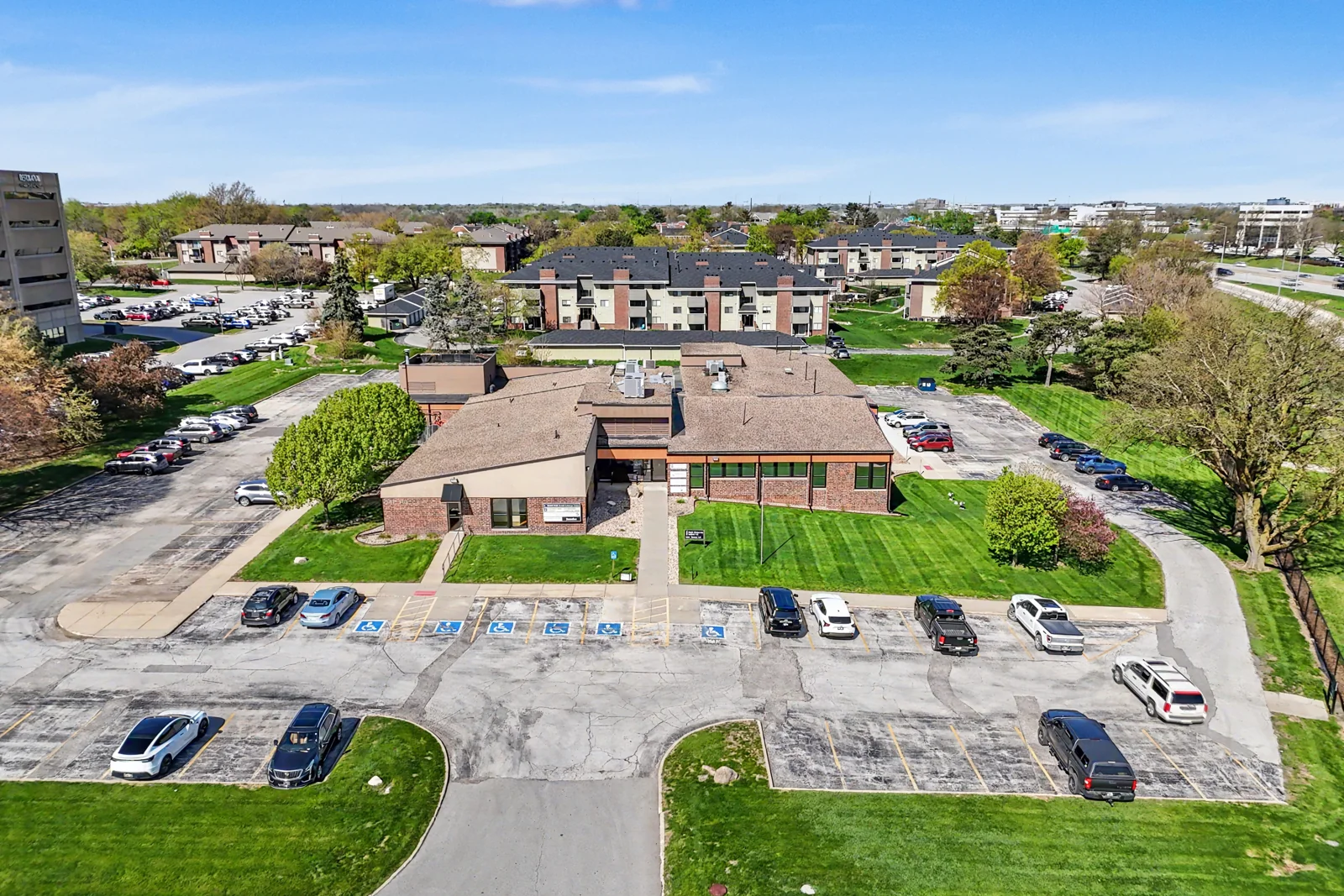 Professional Arts Building — Sale in West Des Moines, IA, photo 1 of 8