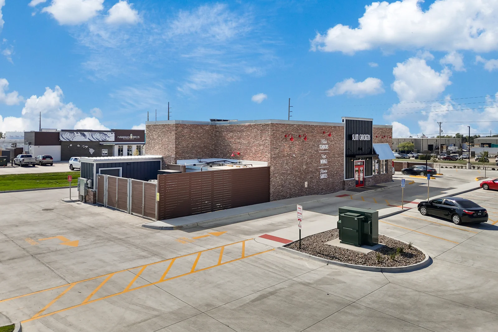 Single-Tenant QSR Investment | Slim Chickens — Sale in Waukee, IA, photo 1 of 5