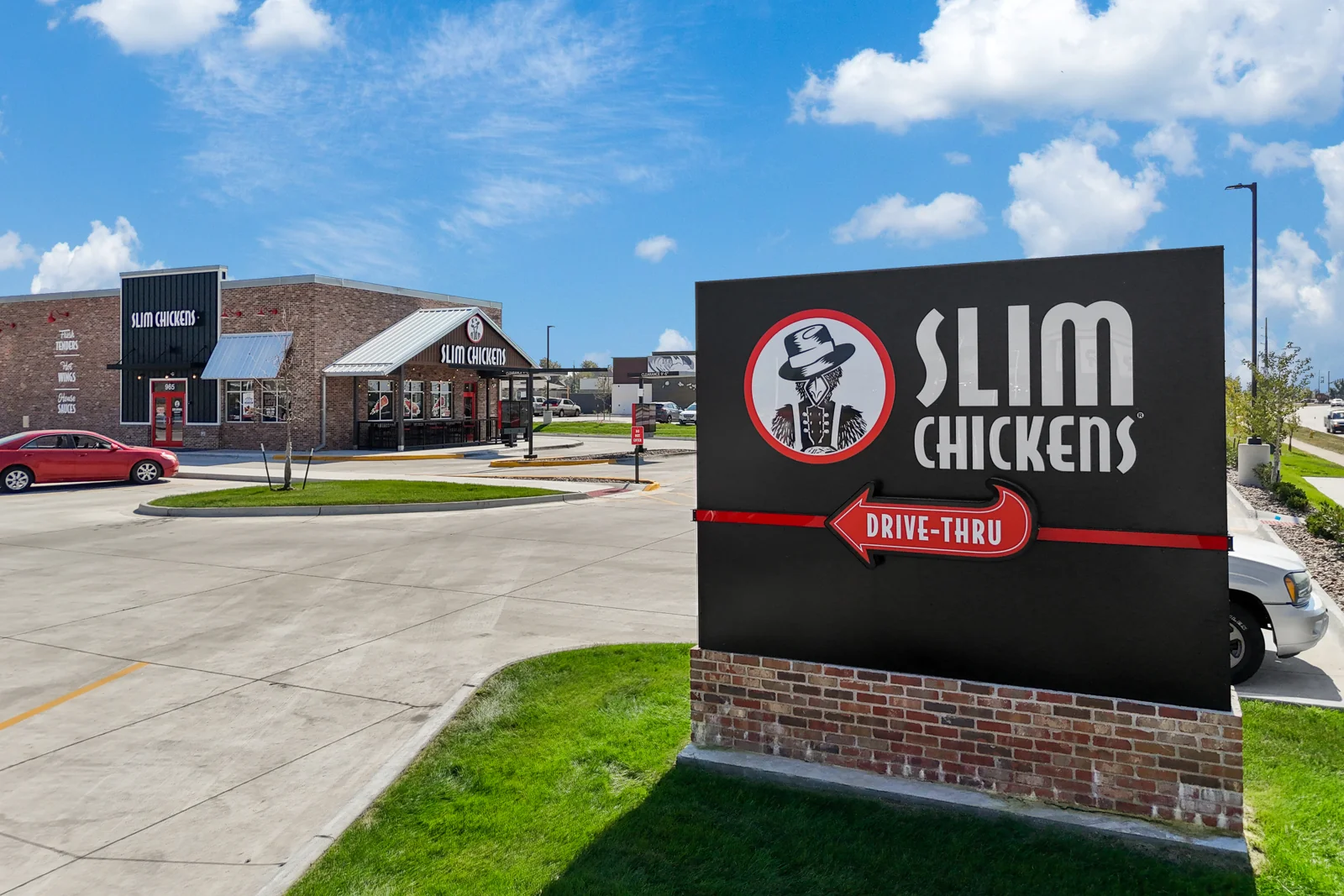 Single-Tenant QSR Investment | Slim Chickens — Sale in Waukee, IA, photo 4 of 5