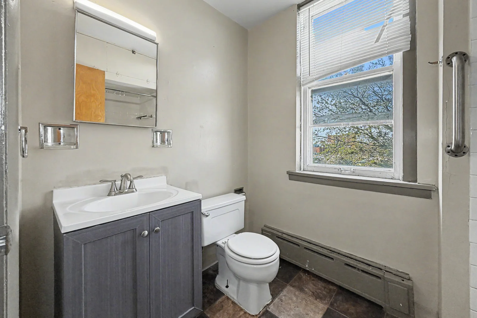 106 North Apartments — Sale in Fort Dodge, IA, photo 7 of 8