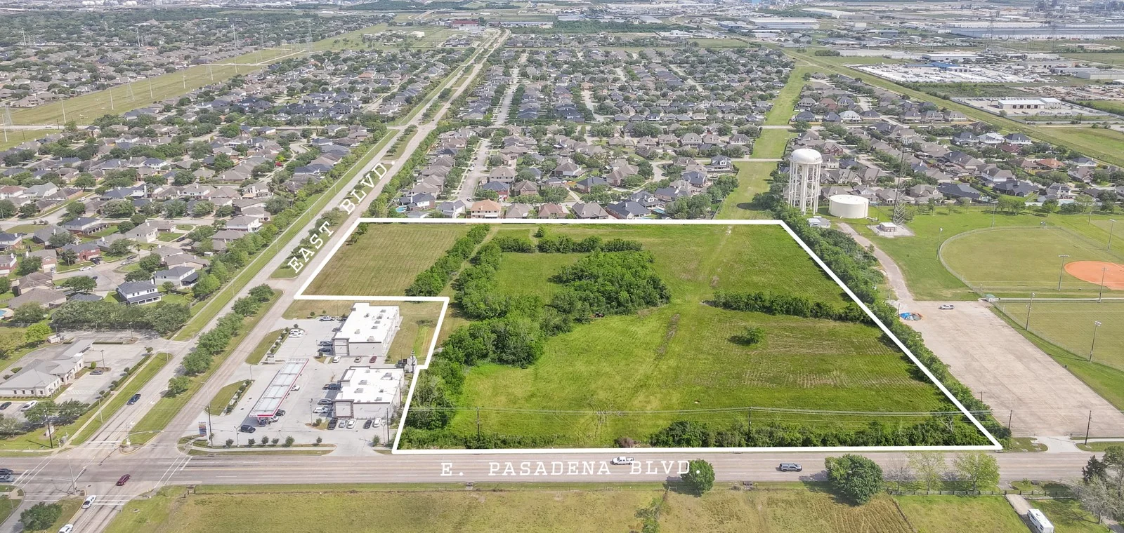 E Pasadena Blvd. and East Blvd. — Sale in Deer Park, TX, photo 1 of 1