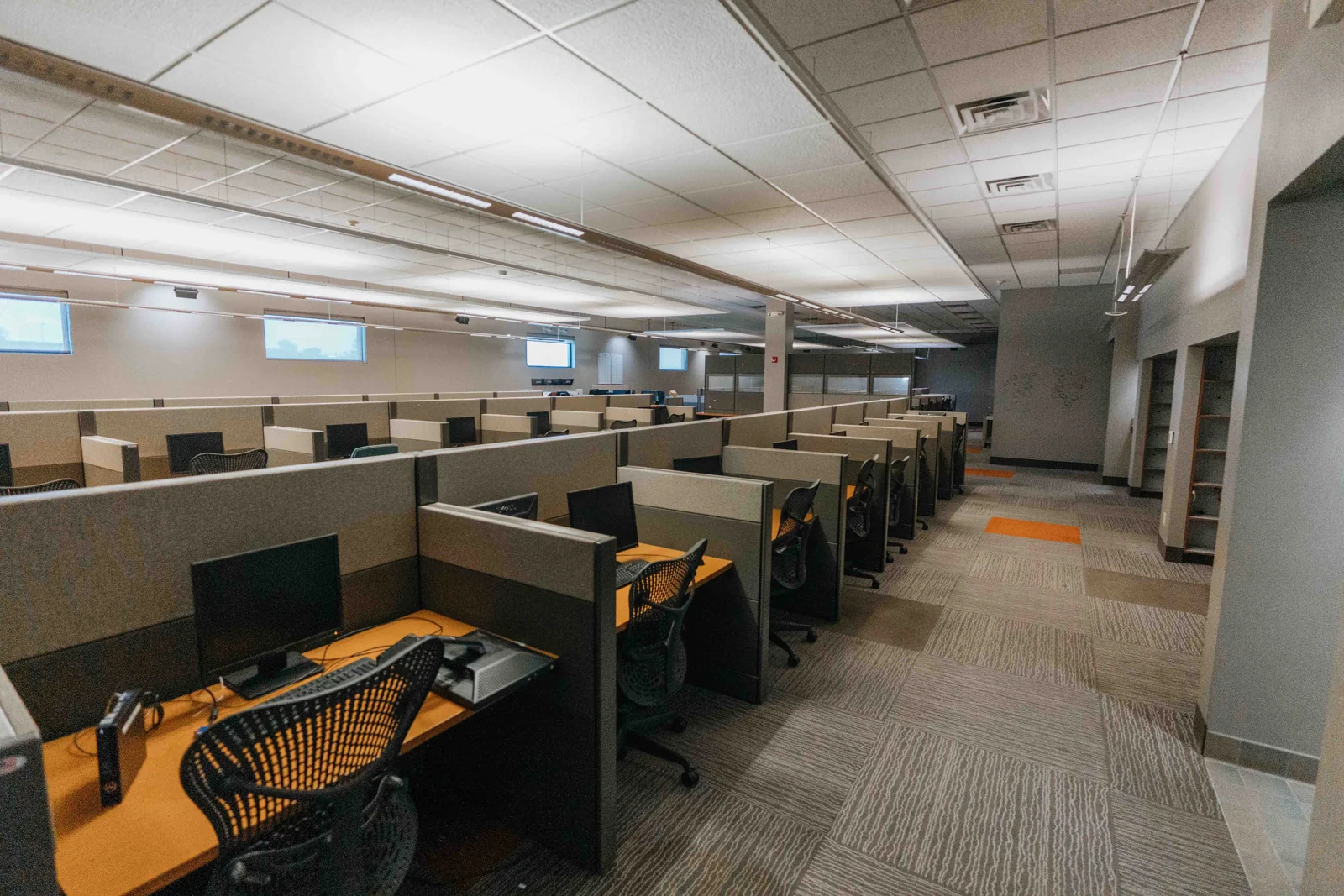 Office/Flex Building — Sale in Omaha, NE, photo 5 of 8