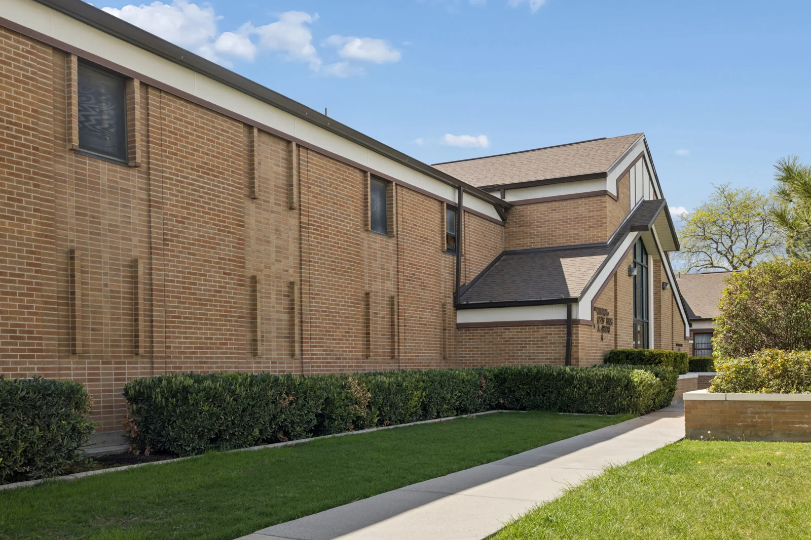 660 N Redwood Rd — Sale in Salt Lake City, UT, photo 4 of 8