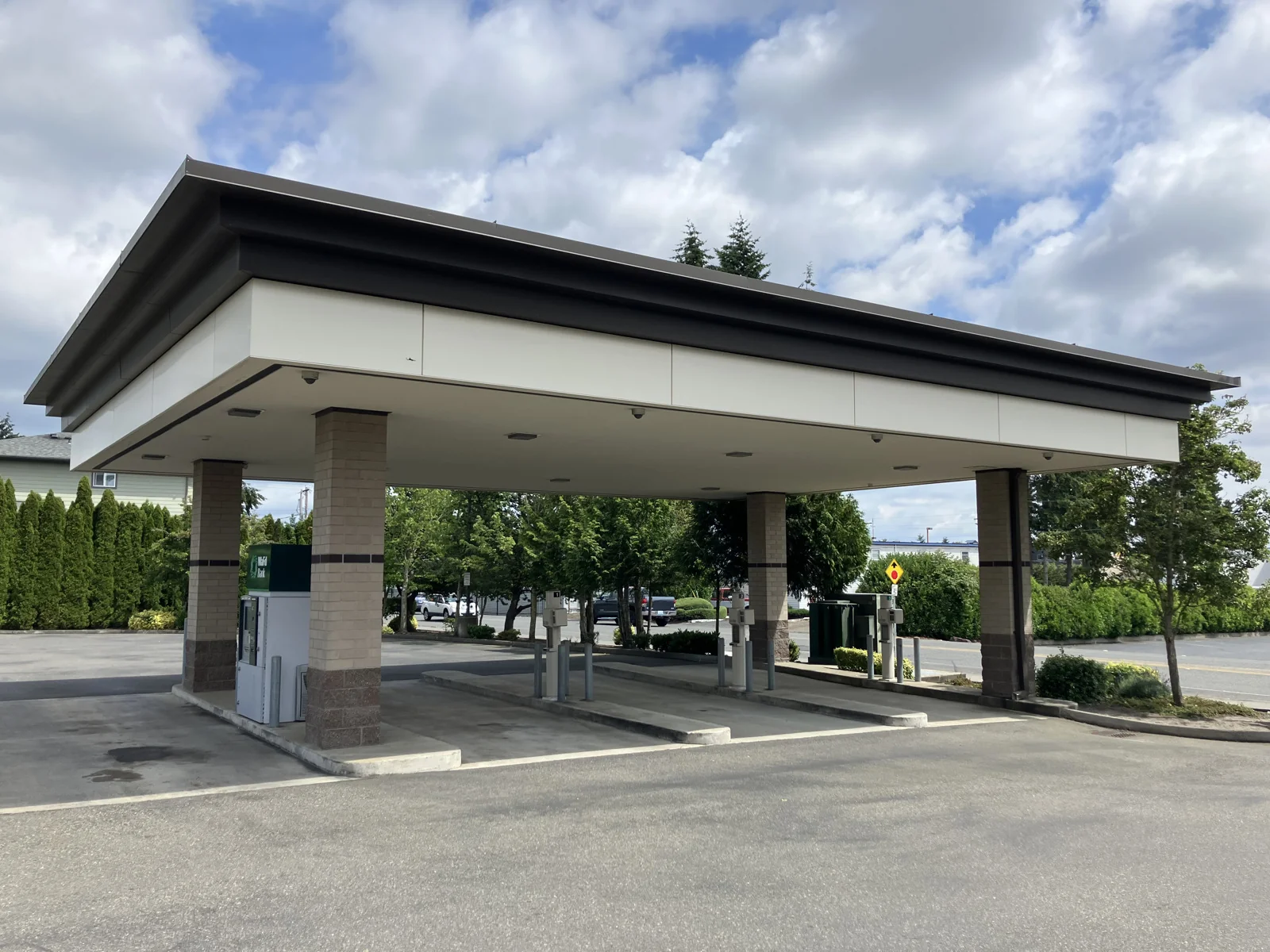 WaFd Bank Building — Sale in Everett, WA, photo 2 of 5