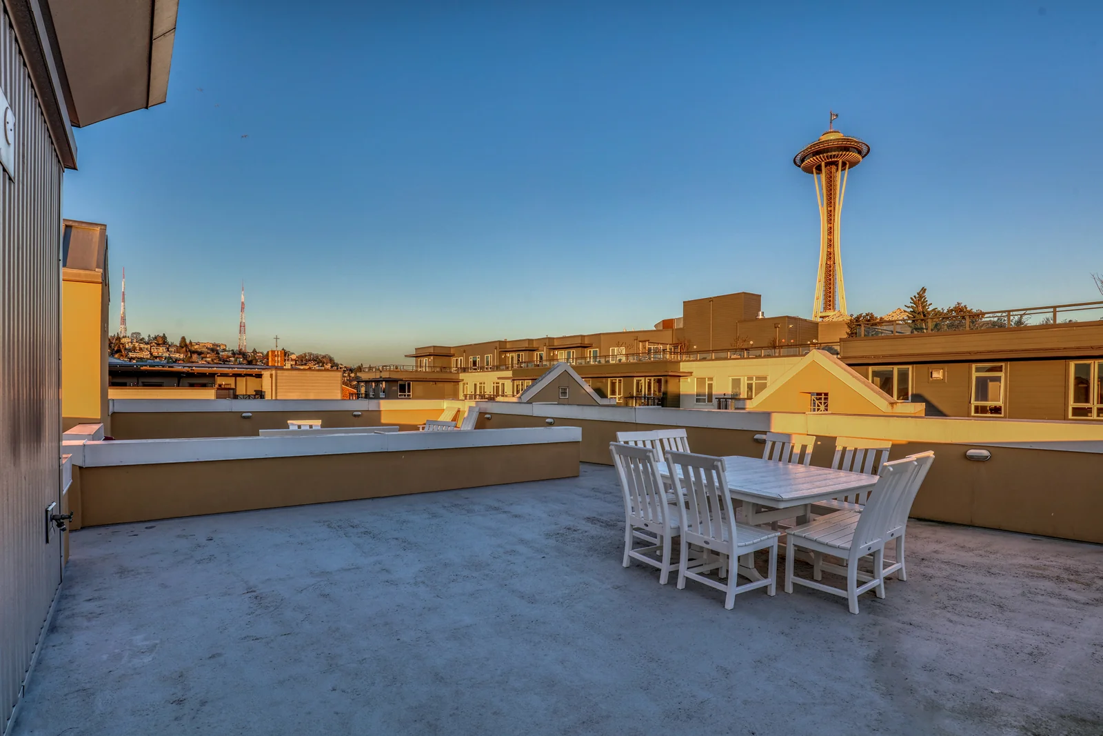 Centre Court — Sale in Seattle, WA, photo 4 of 8