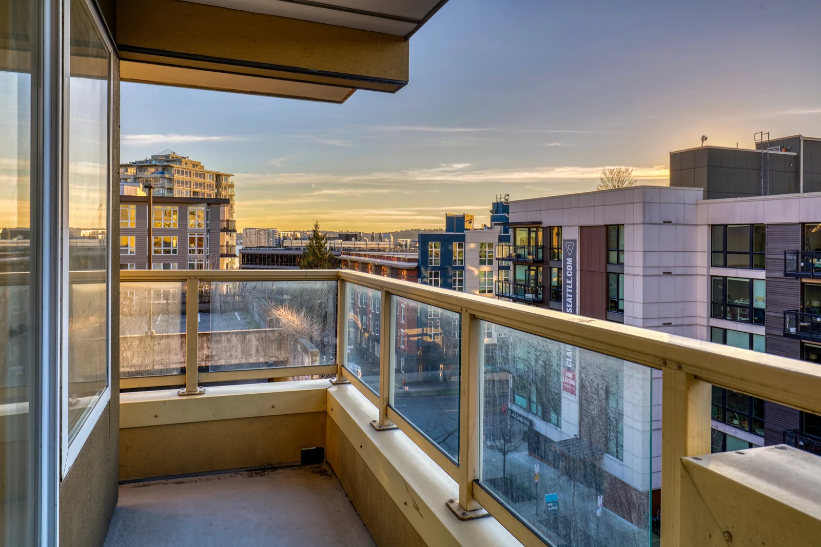 Centre Court — Sale in Seattle, WA, photo 5 of 8