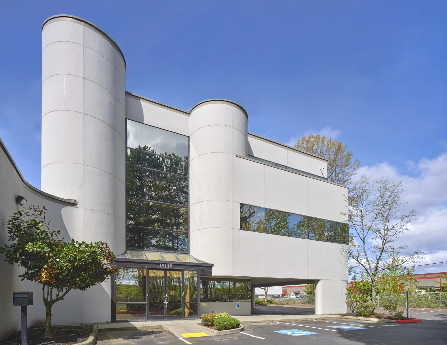 SeaTac Office-Flex Building — Sale in Seatac, WA, photo 1 of 7