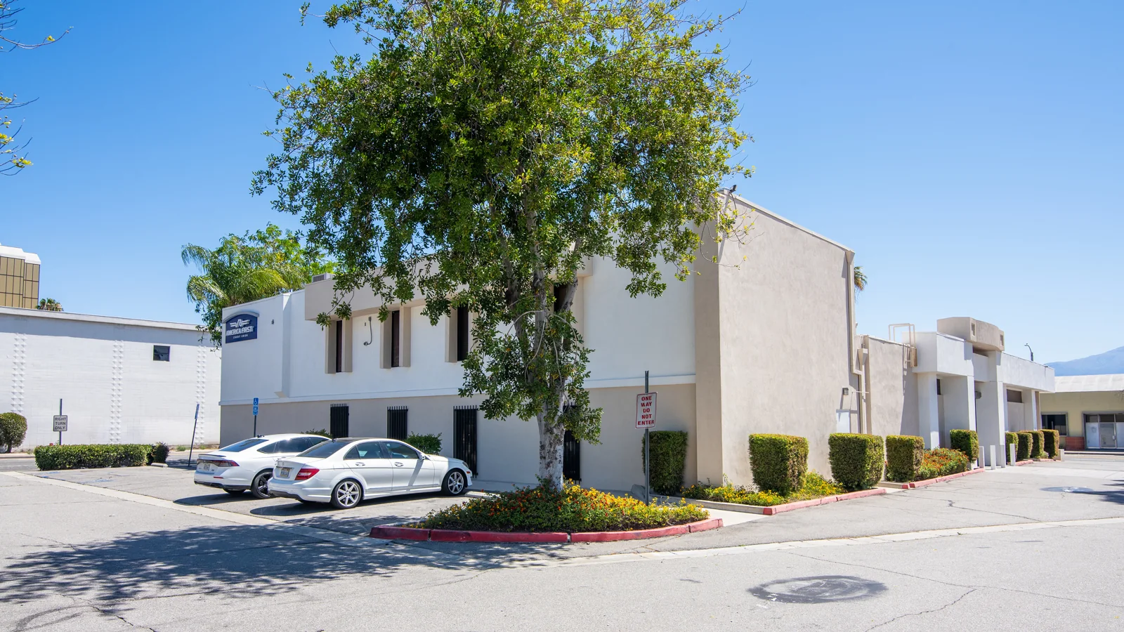 Former Financial Center — Sale in San Bernardino, CA, photo 2 of 6