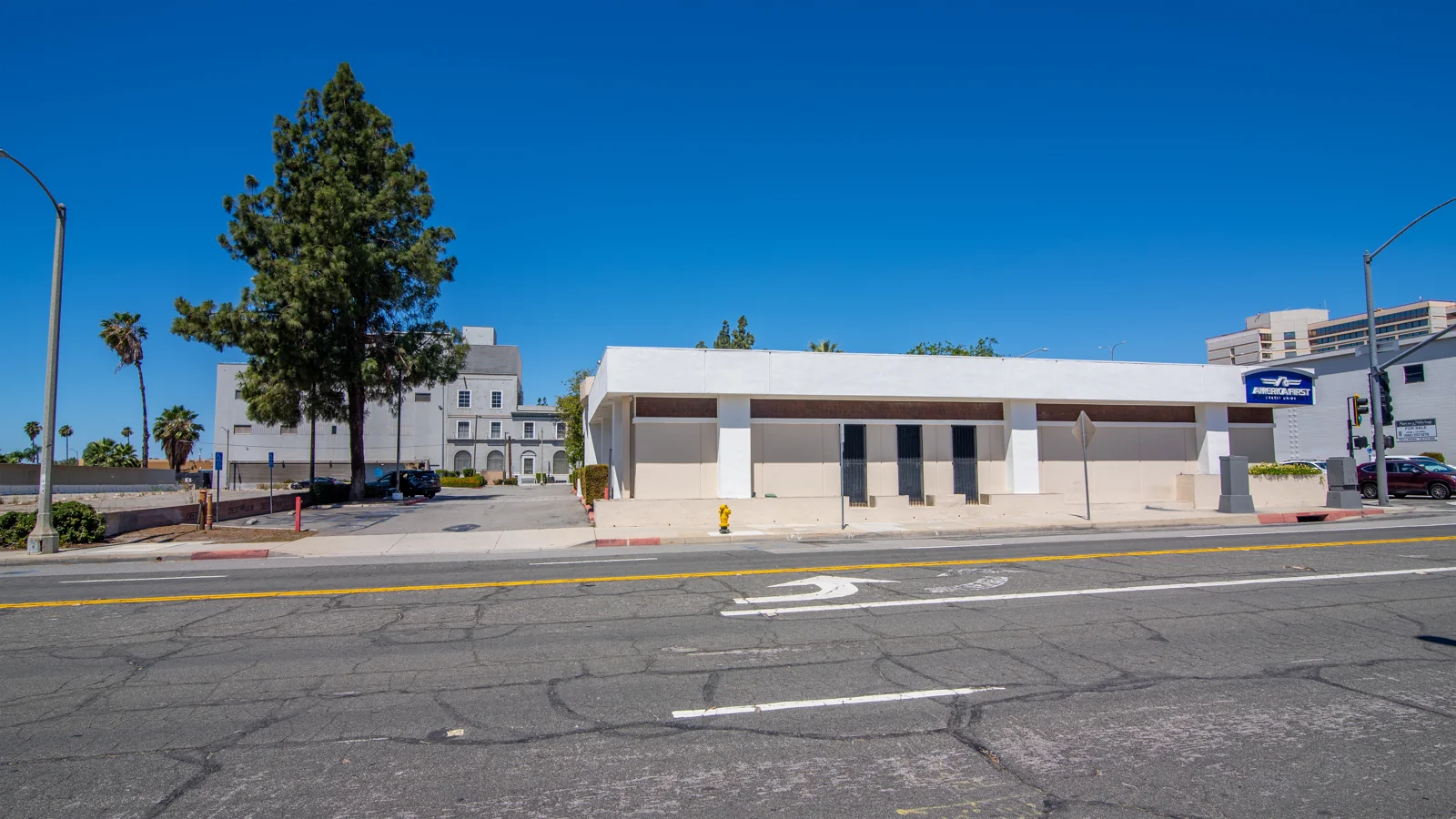 Former Financial Center — Sale in San Bernardino, CA, photo 3 of 6