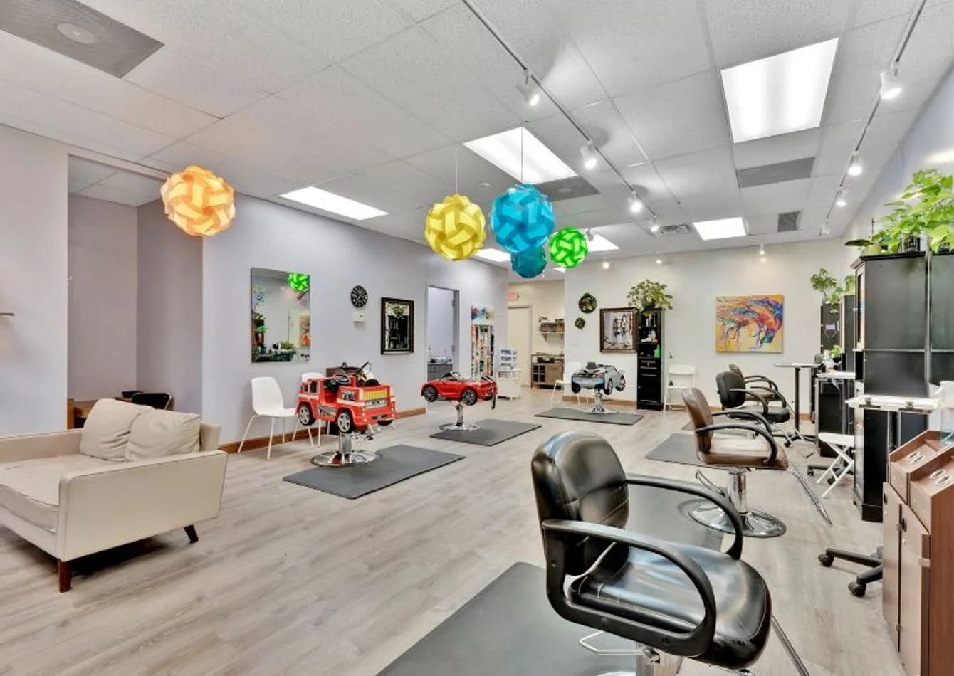 Established Family Salon for Sale in St. Louis — Sale in St Louis, MO, photo 1 of 1