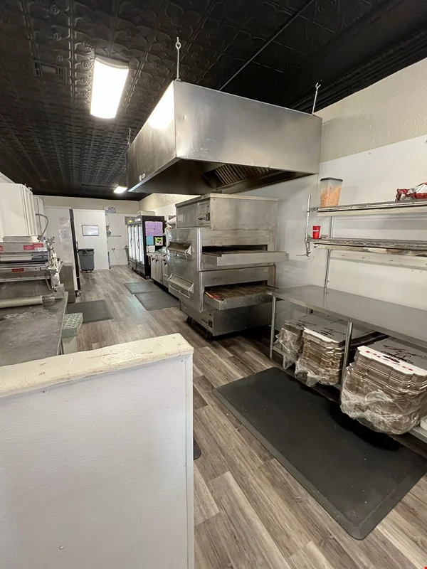 Joe's Pizza — Sale in Manchester, IA, photo 4 of 8