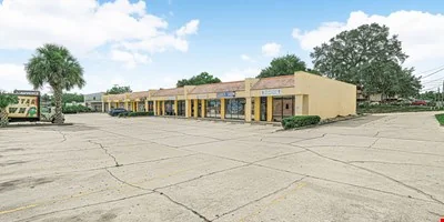 High Visibility Neighborhood Strip Center — Sale in Lake Wales, FL, photo 1 of 6