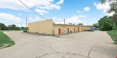 High Visibility Neighborhood Strip Center — Sale in Lake Wales, FL, photo 3 of 6