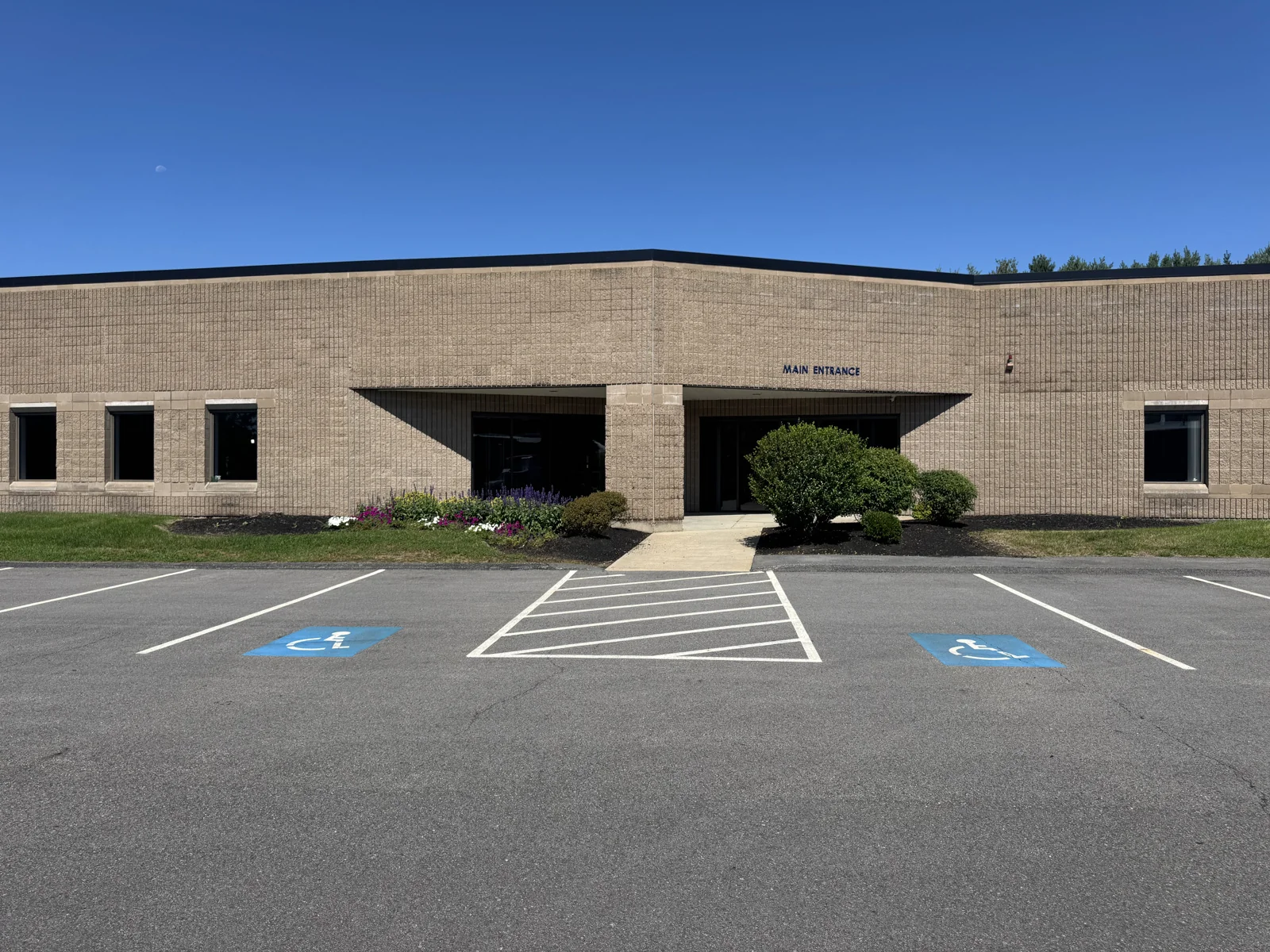 486 Amherst Street, Nashua — Lease in Nashua, NH, photo 2 of 3