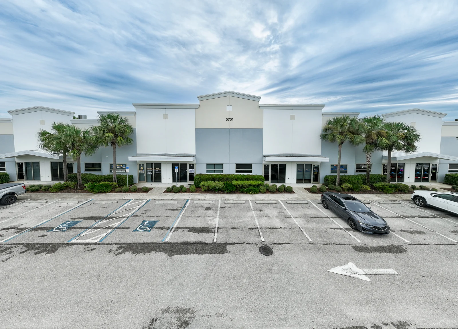 Country Lakes Business Center — Lease in Fort Myers, FL, photo 1 of 5