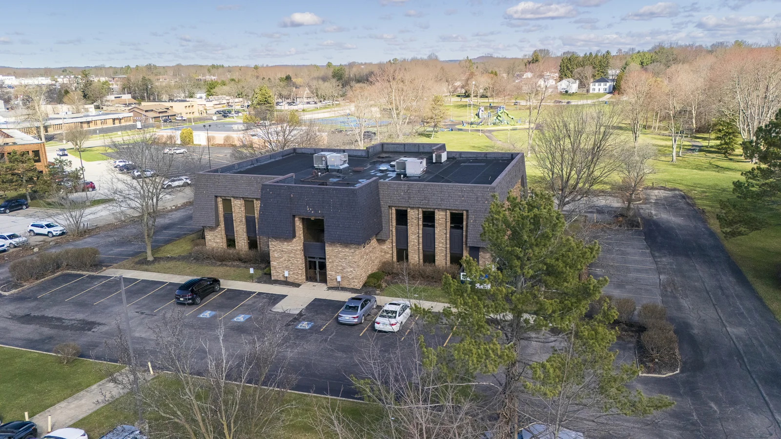 Office in Akron, OH — Sale in Akron, OH, photo 1 of 7