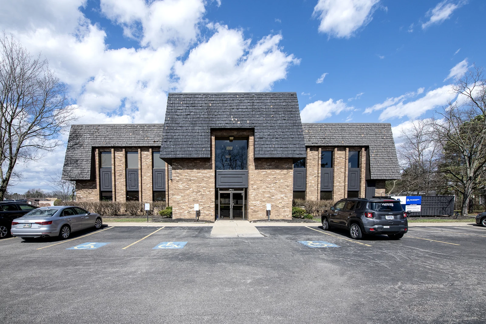 Office in Akron, OH — Sale in Akron, OH, photo 3 of 7