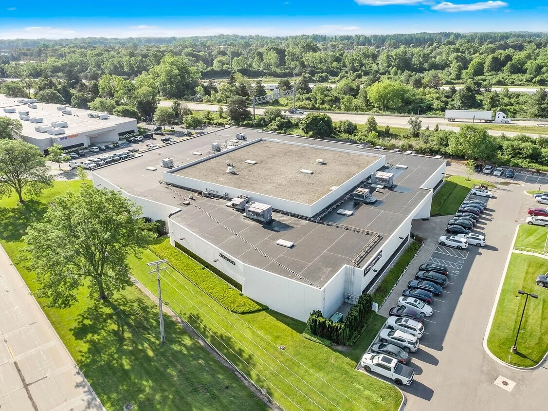 FlexIndustrial in Farmington Hills, MI — Lease in Farmington Hills, MI, photo 2 of 8