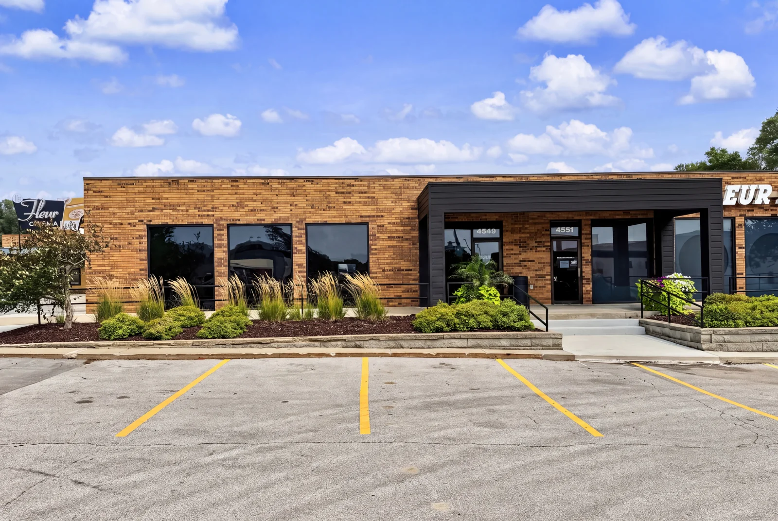 Fleur Marketplace — Lease in Des Moines, IA, photo 1 of 4