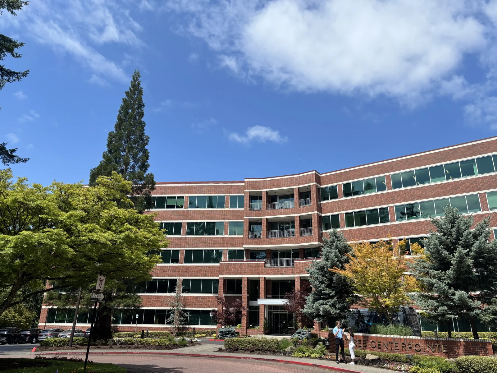 Office in Lake Oswego, OR — Lease in Lake Oswego, OR, photo 2 of 7