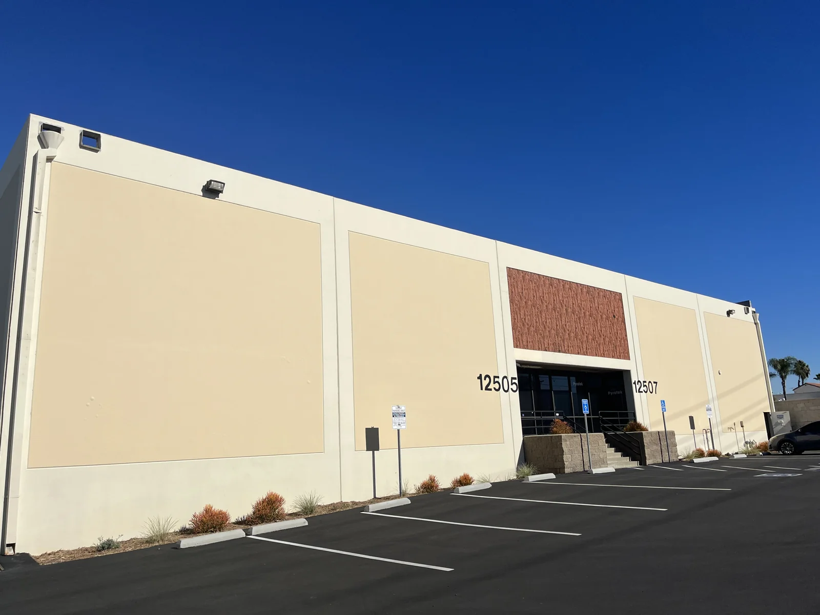 Industrial in Santa Fe Springs, CA — Sale in Santa Fe Springs, CA, photo 3 of 5