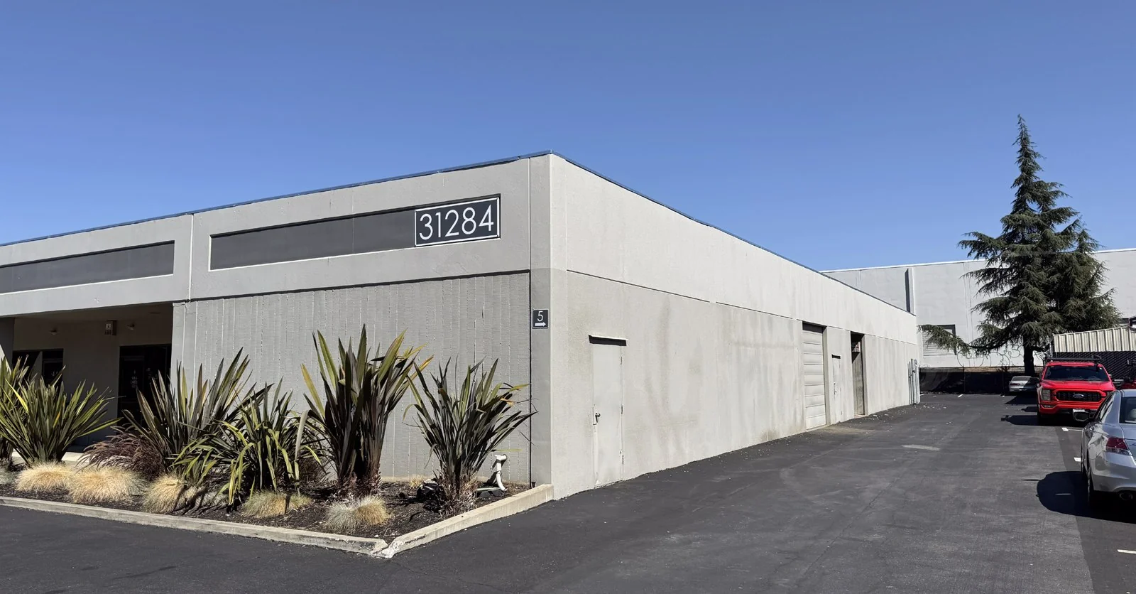 Industrial in Hayward, CA — Lease in Hayward, CA, photo 1 of 2
