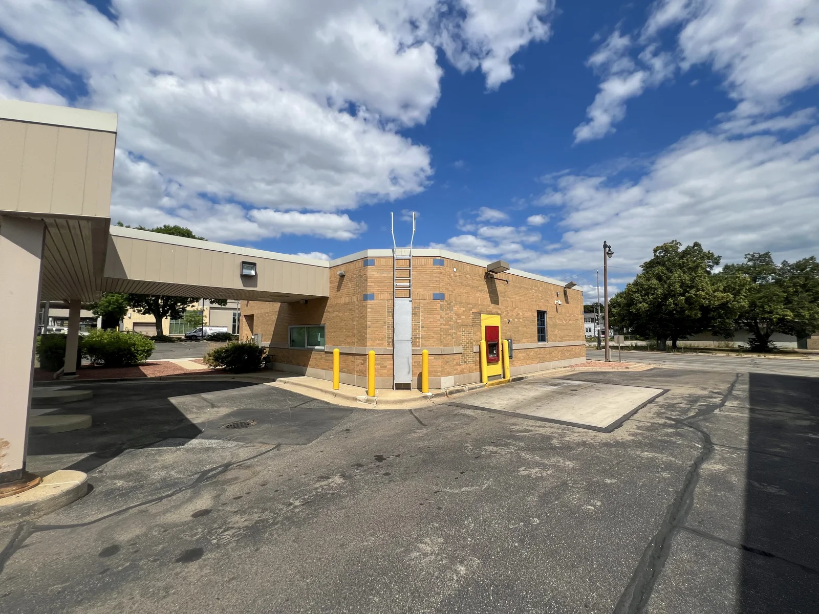 Former Bank — Sale in Milwaukee, WI, photo 4 of 4