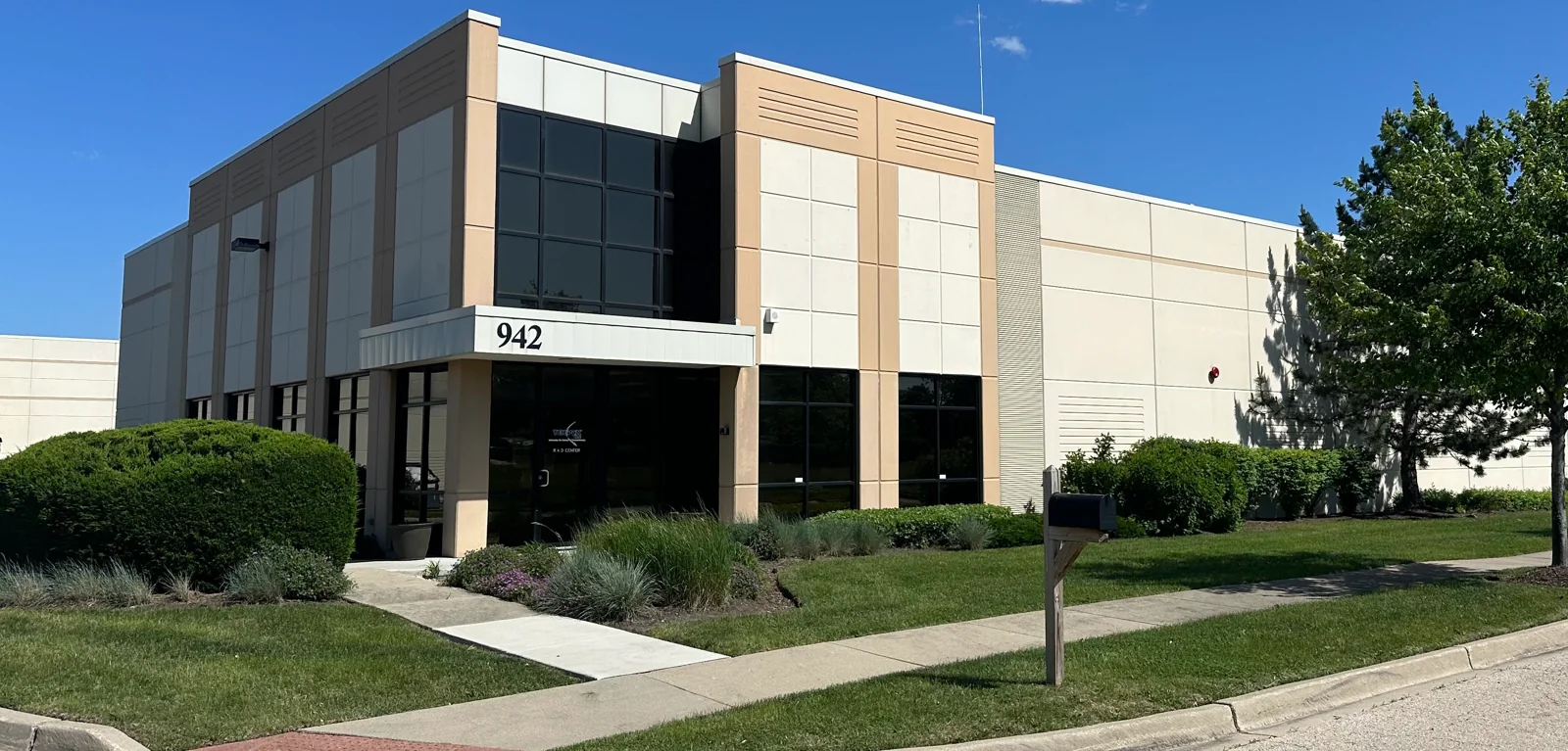 Air-Conditioned St Charles Warehouse — Sale in St. Charles, IL, photo 1 of 1