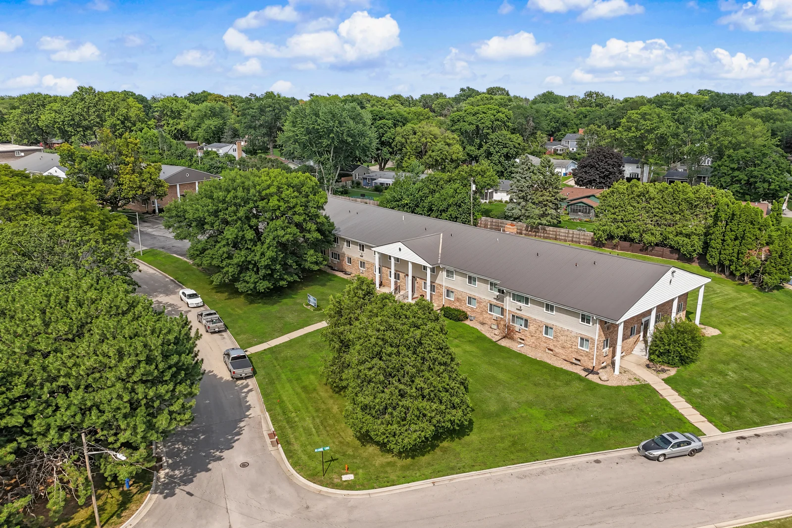 Meadow Ridge Apartments — Sale in Waterloo, IA, photo 2 of 8