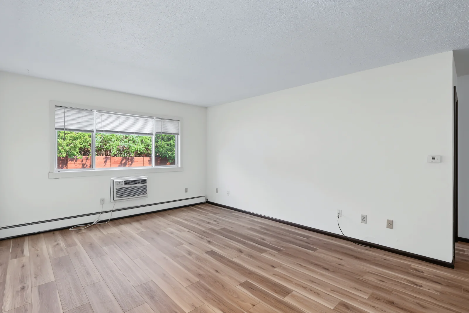 Meadow Ridge Apartments — Sale in Waterloo, IA, photo 5 of 8