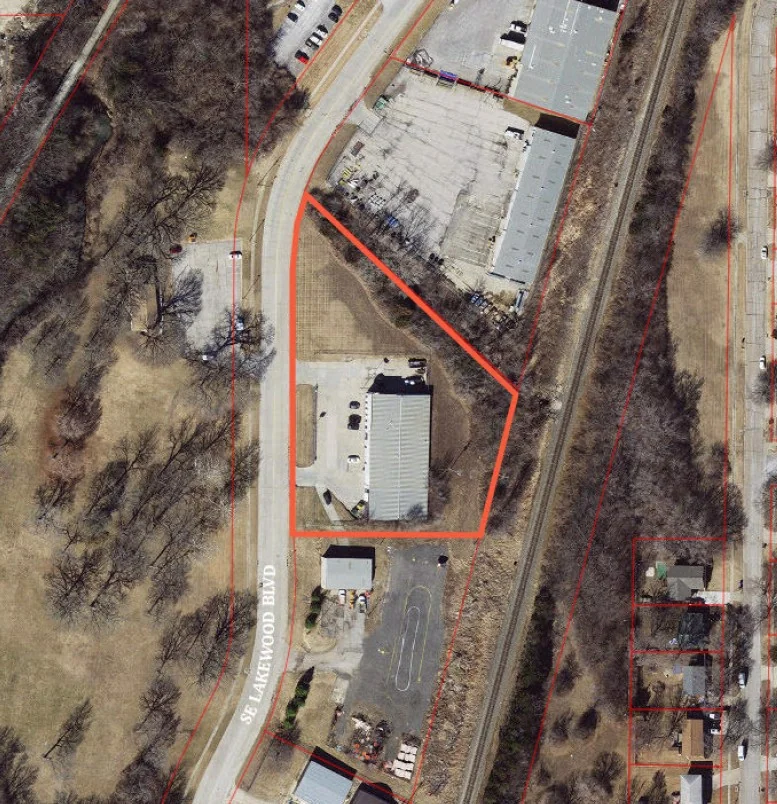 2300 Southeast Lakewood Boulevard — Sale in Topeka, KS, photo 2 of 3