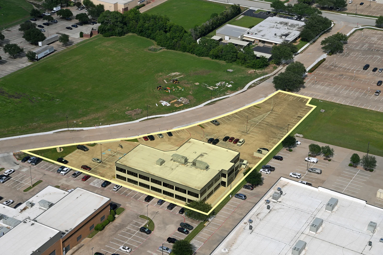 Industrial in Arlington, TX — Sale in Arlington, TX, photo 2 of 4