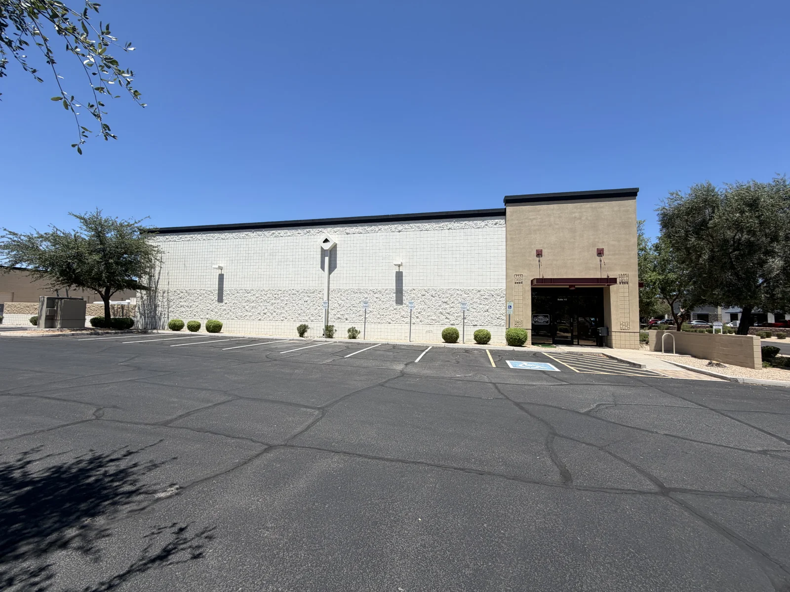 Elliot Commons Business — Sale in Gilbert, AZ, photo 1 of 7