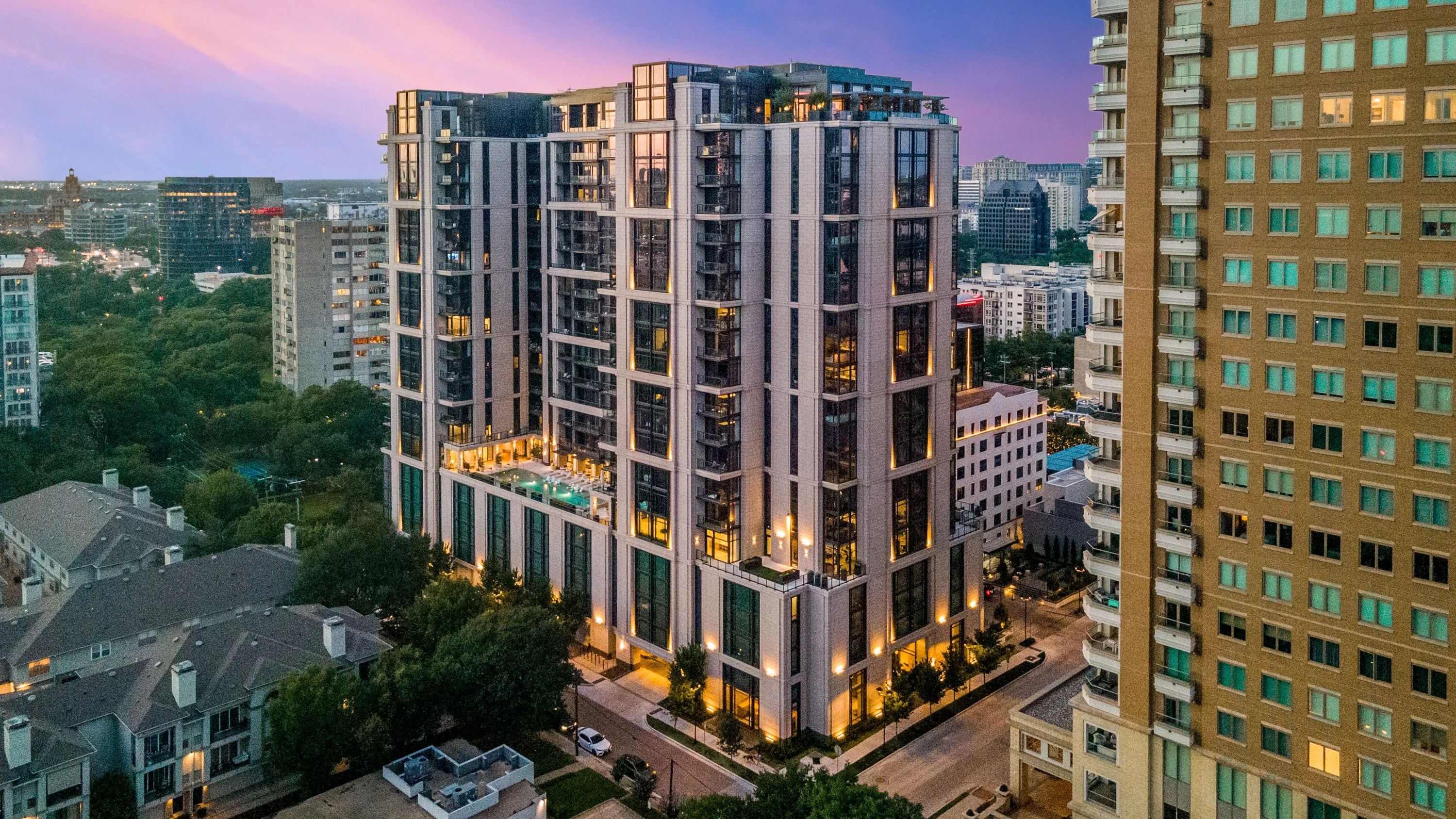 Maple Terrace Residences — Sale in Dallas, TX, photo 1 of 8