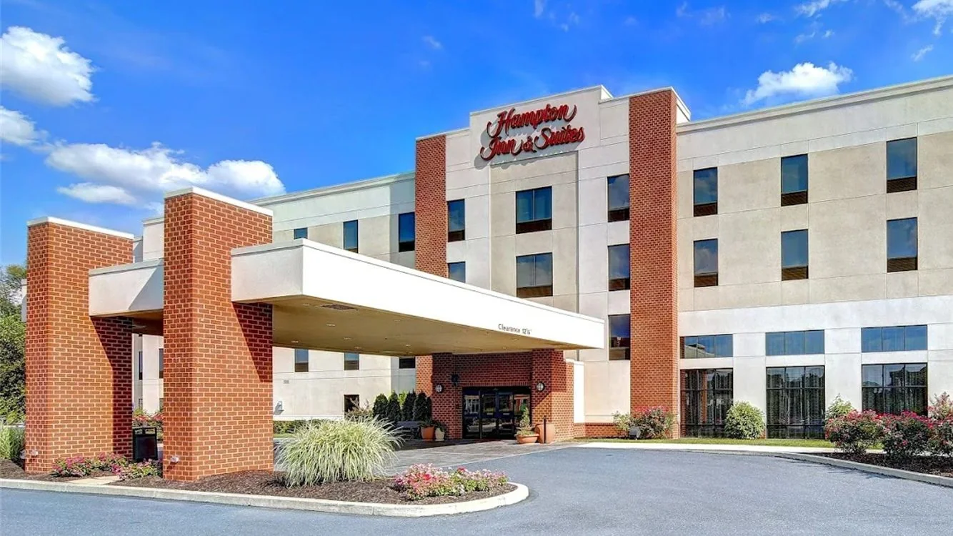 Hampton Inn and Suites by Hilton Harrisburg/North — Sale in Harrisburg, PA, photo 1 of 8