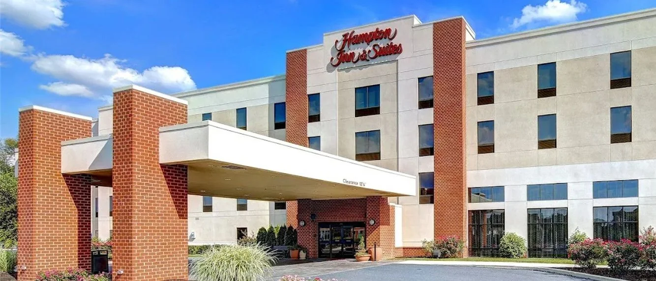 Hampton Inn and Suites by Hilton Harrisburg/North — Sale in Harrisburg, PA, photo 3 of 8
