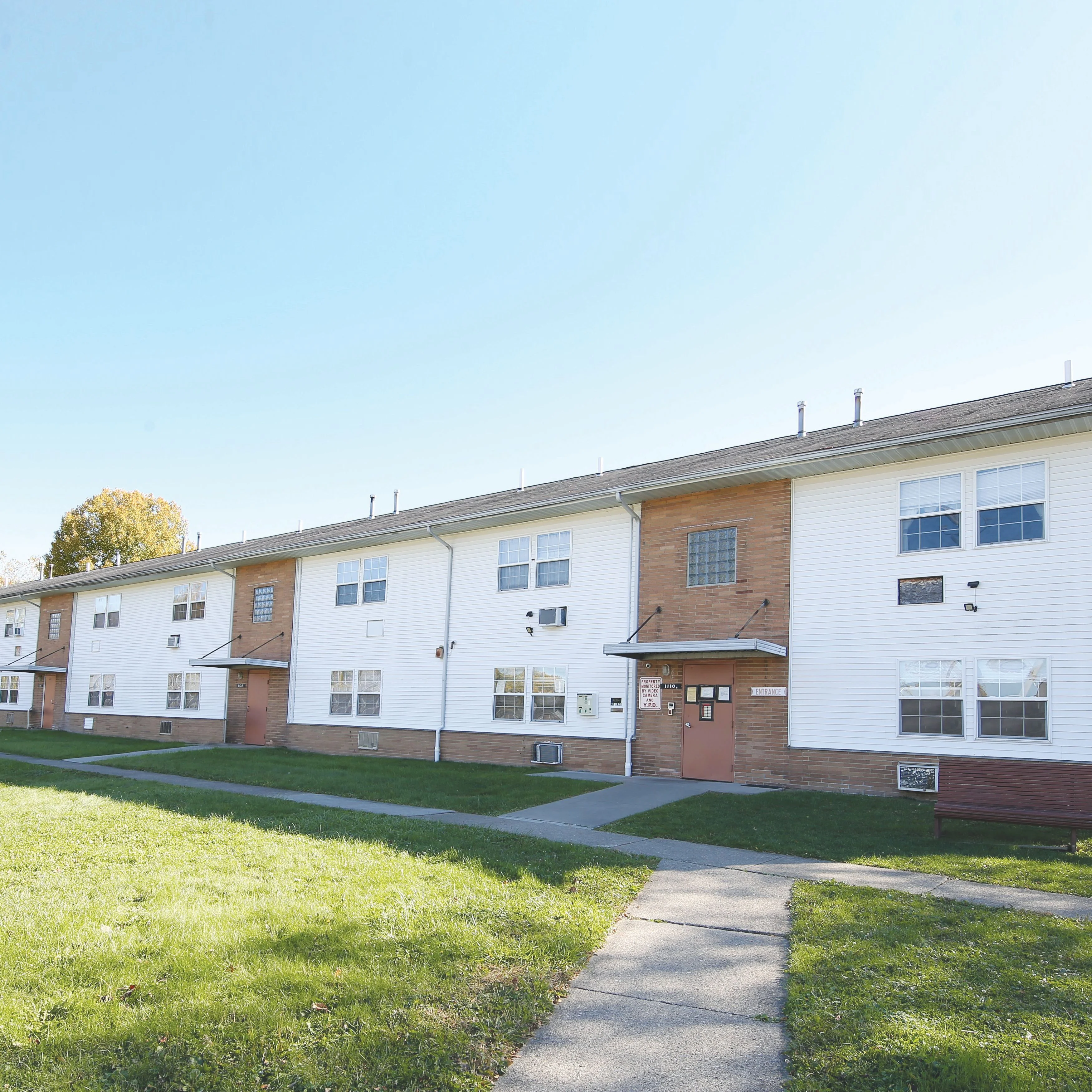 Esa Park Apartments - Youngstown, OH — Sale in Youngstown, OH, photo 1 of 5
