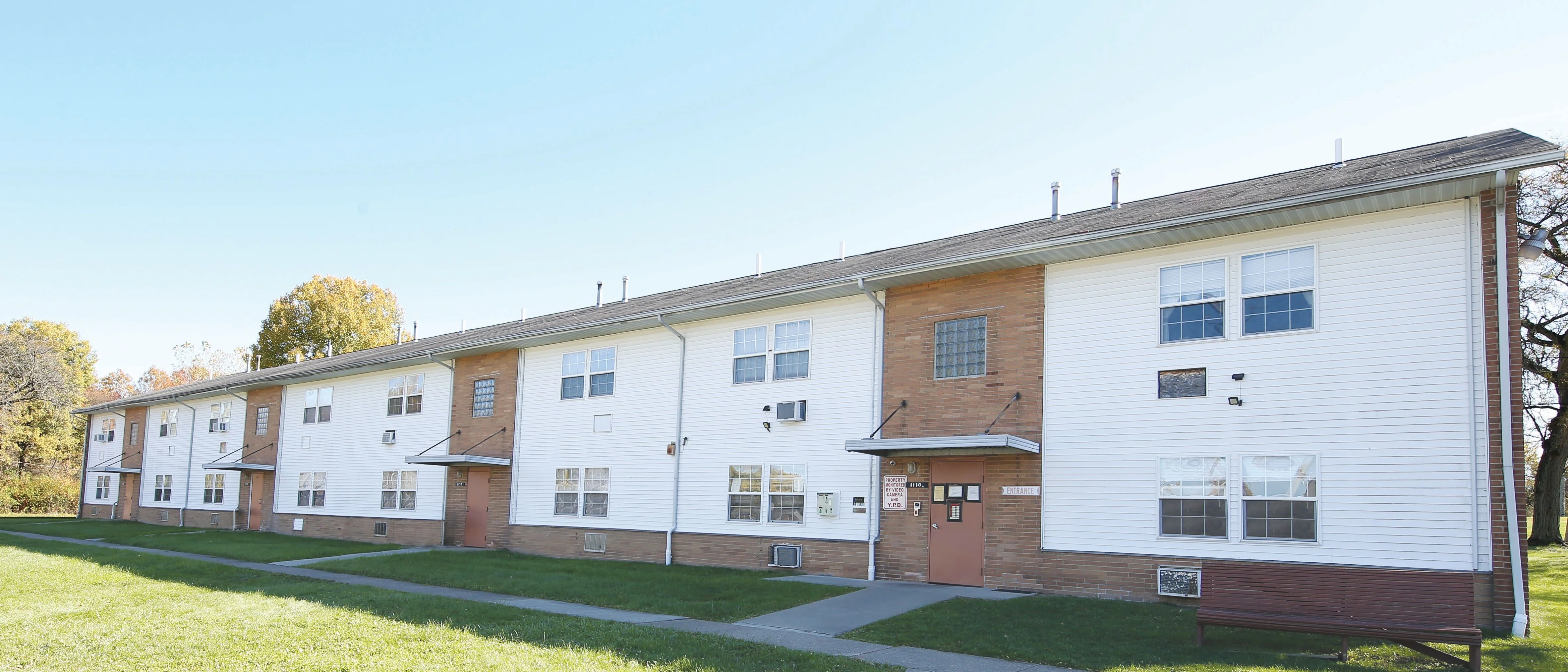Esa Park Apartments - Youngstown, OH — Sale in Youngstown, OH, photo 2 of 5