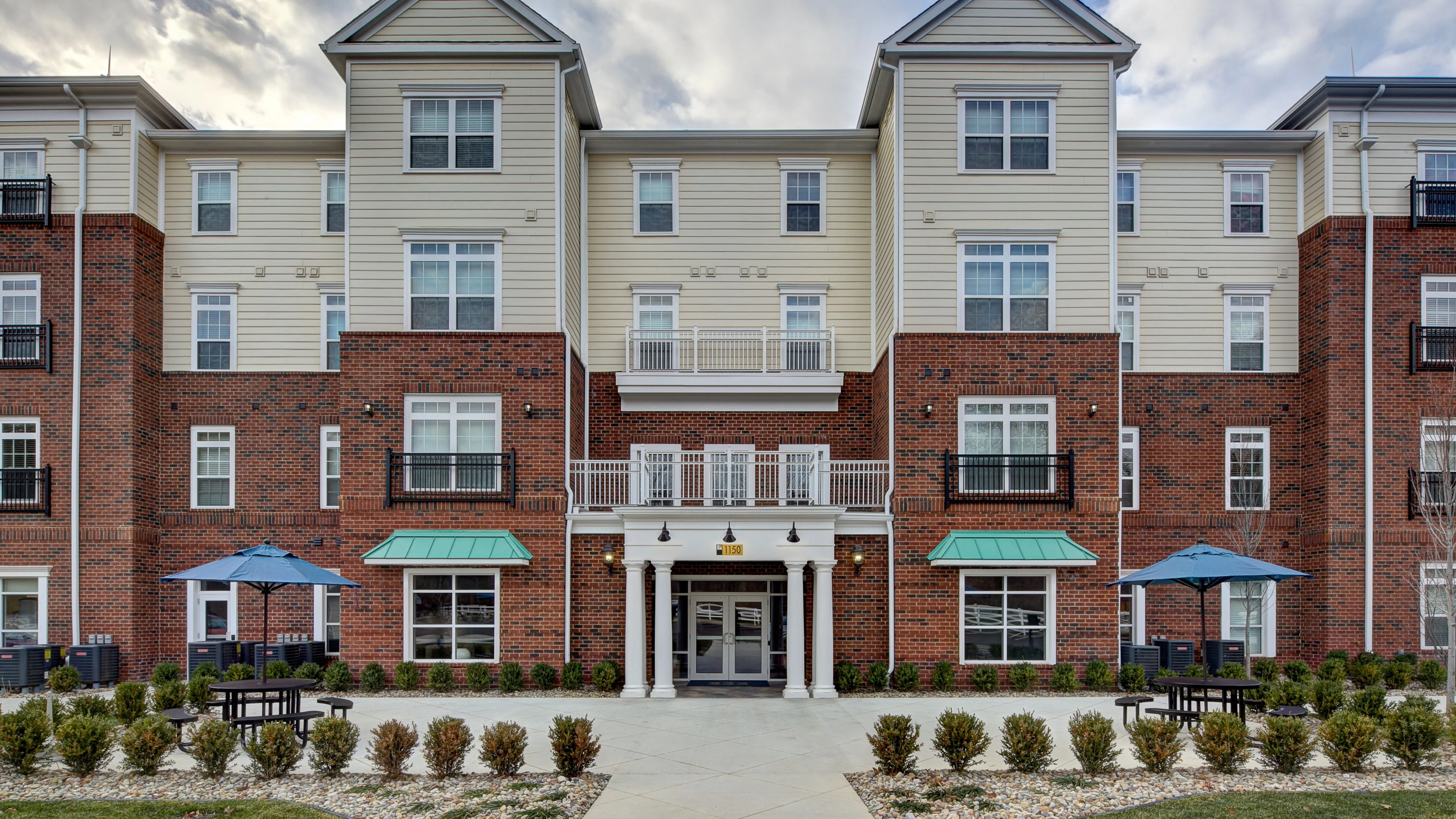 Esa Park Apartments - Youngstown, OH — Sale in Youngstown, OH, photo 3 of 5