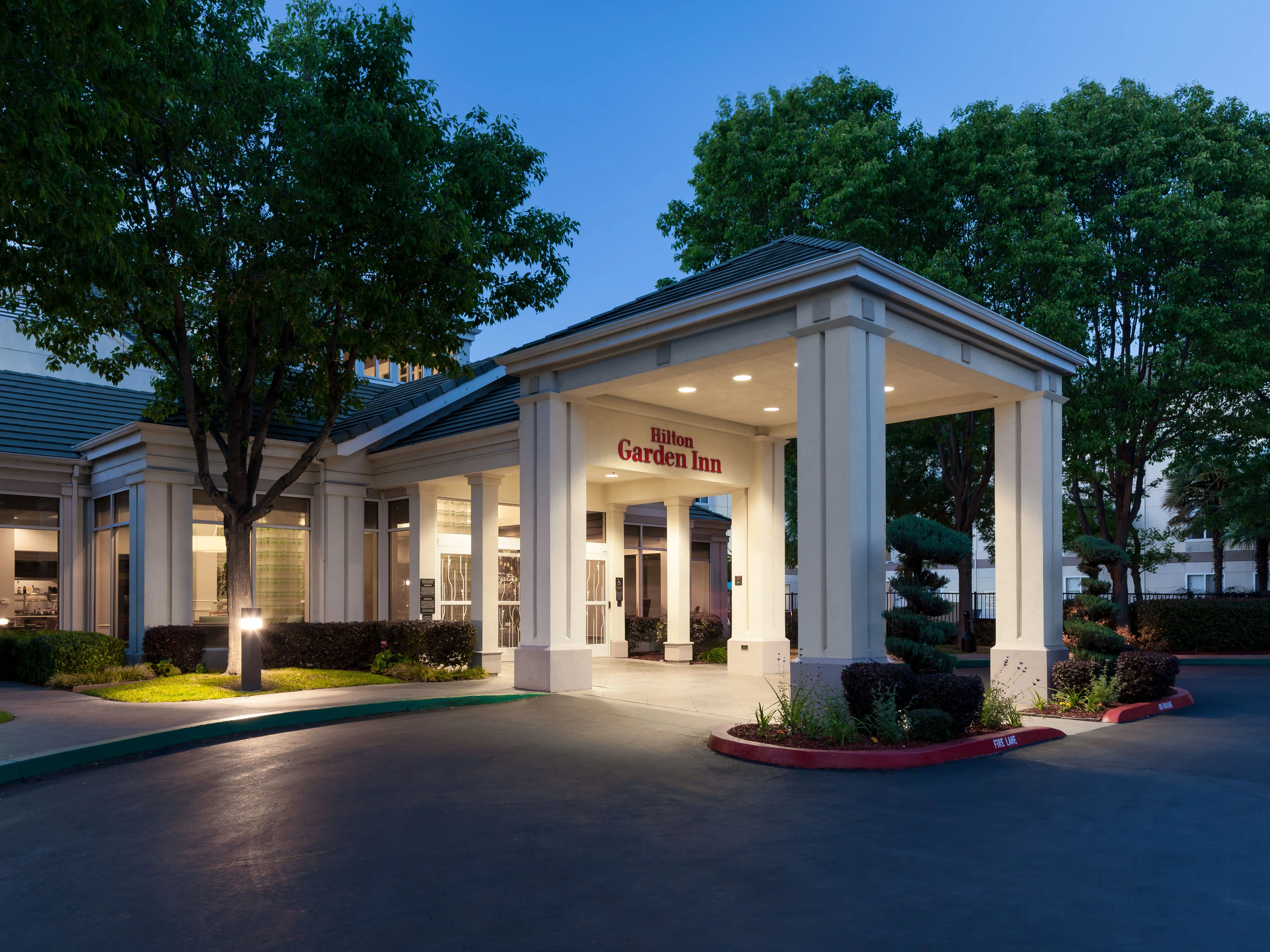 Hilton Garden Inn Sacramento South Natomas — Sale in Sacramento, CA, photo 2 of 8