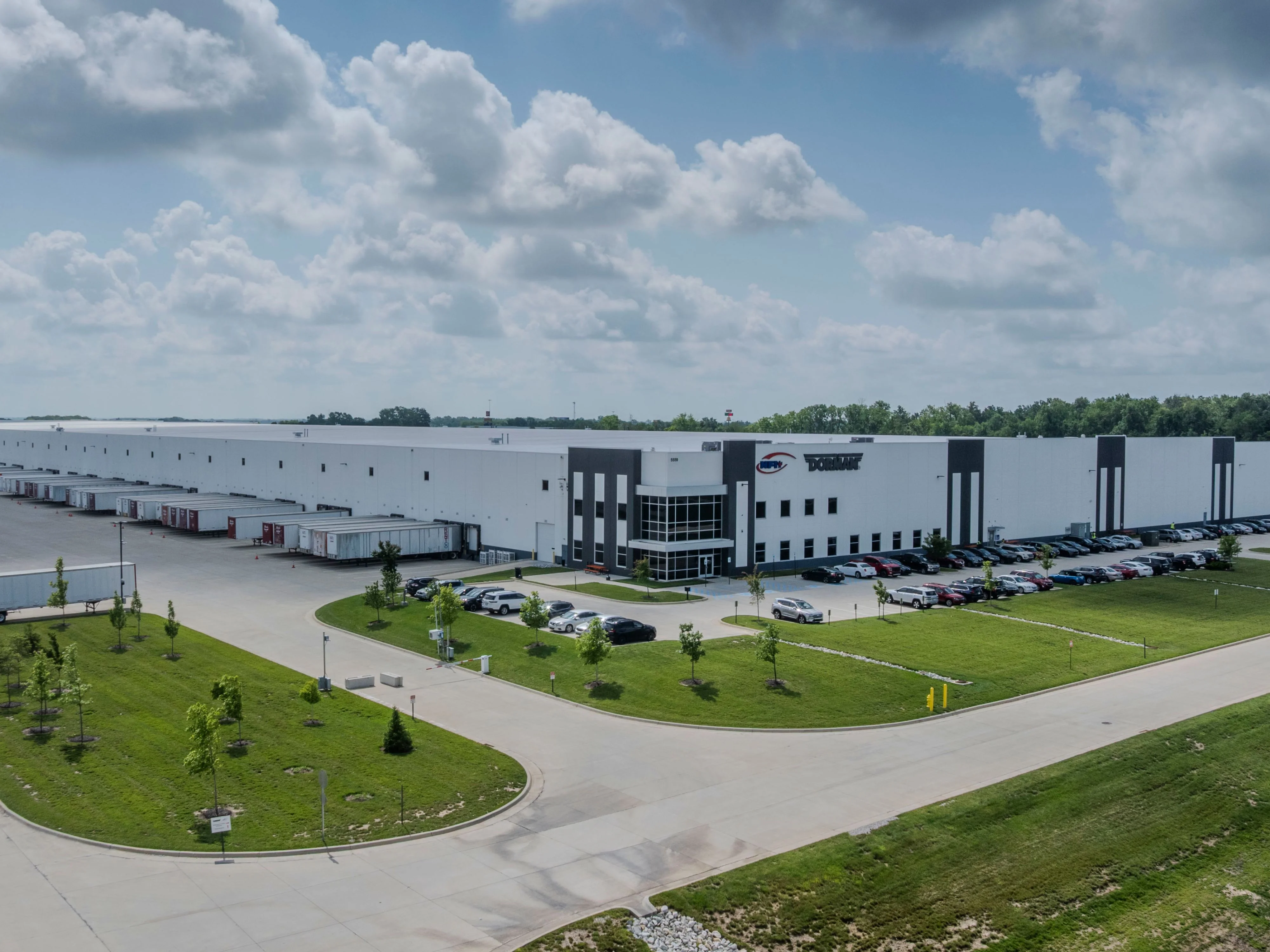 Dorman Distribution Center — Sale in Whiteland, IN, photo 2 of 8