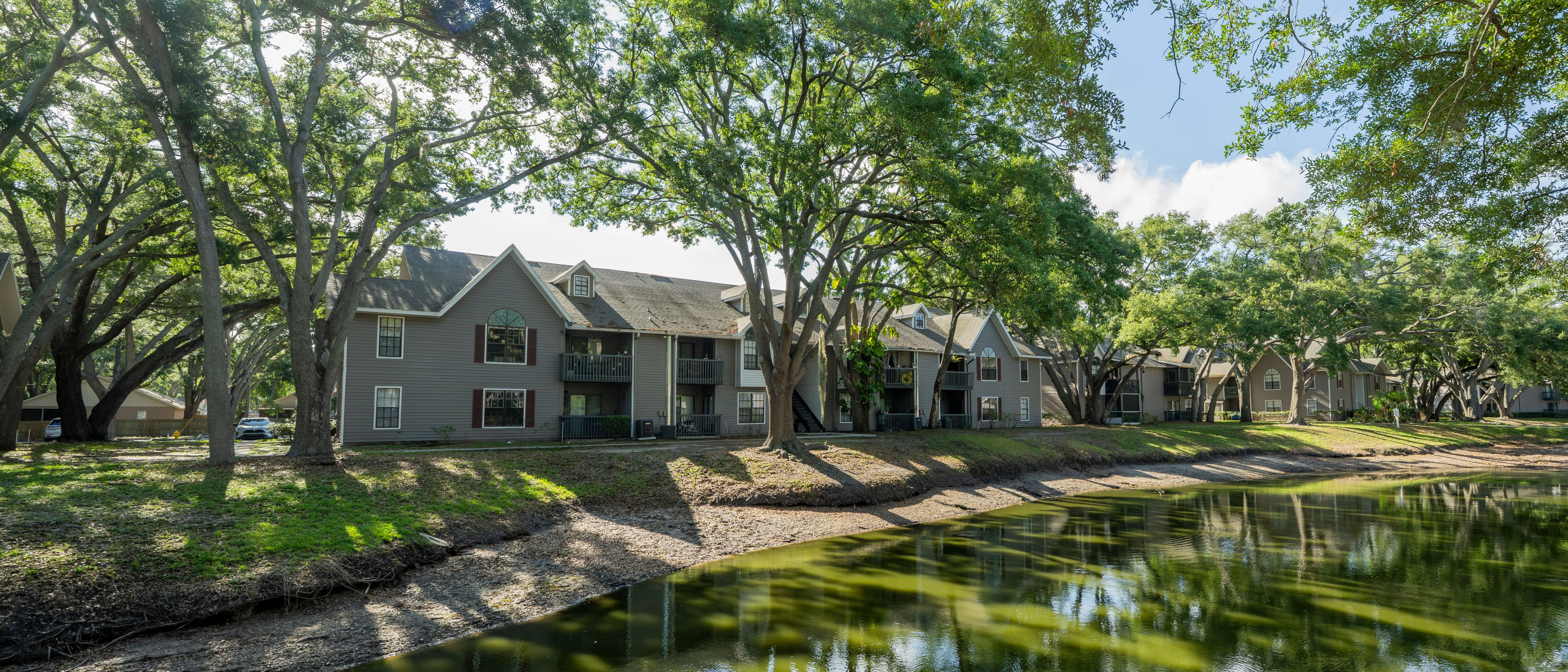 Oaks of Woodland Park - Tampa, FL — Sale in Tampa, FL, photo 3 of 8