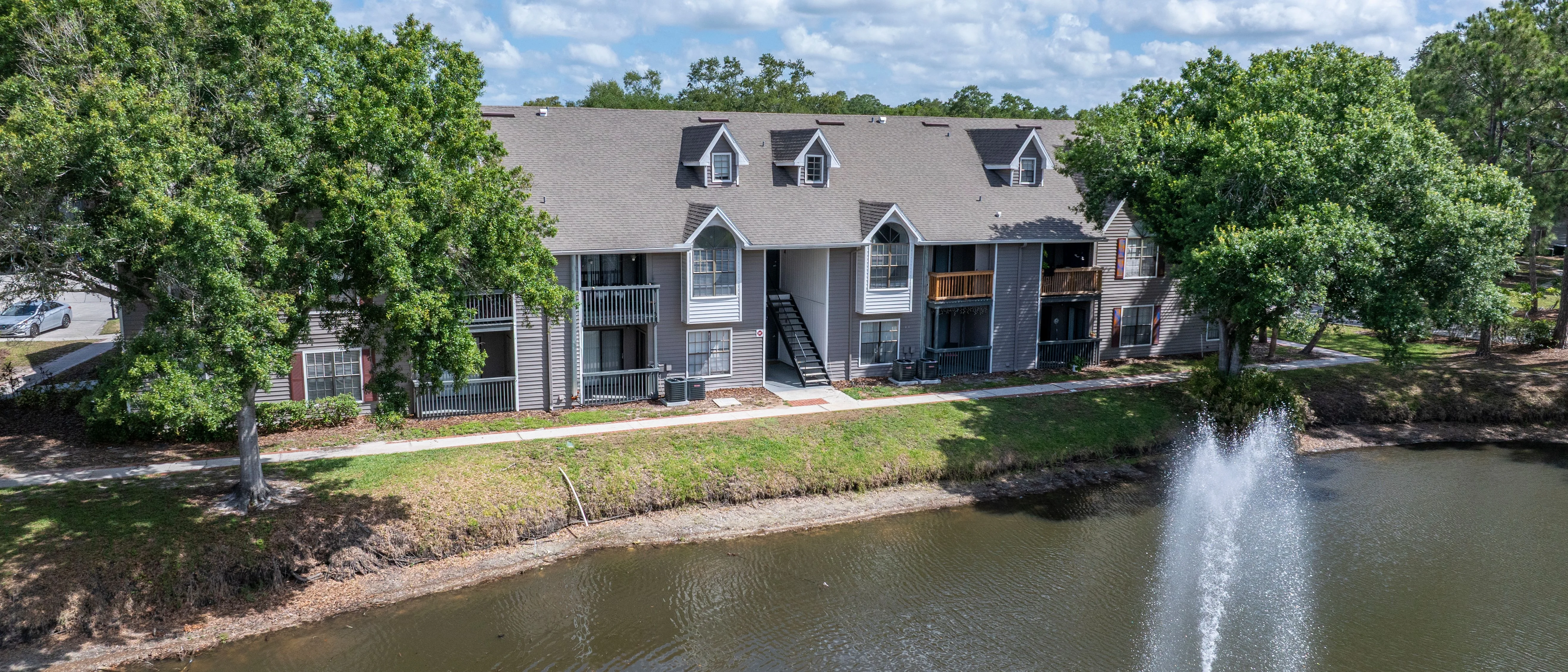 Oaks of Woodland Park - Tampa, FL — Sale in Tampa, FL, photo 7 of 8