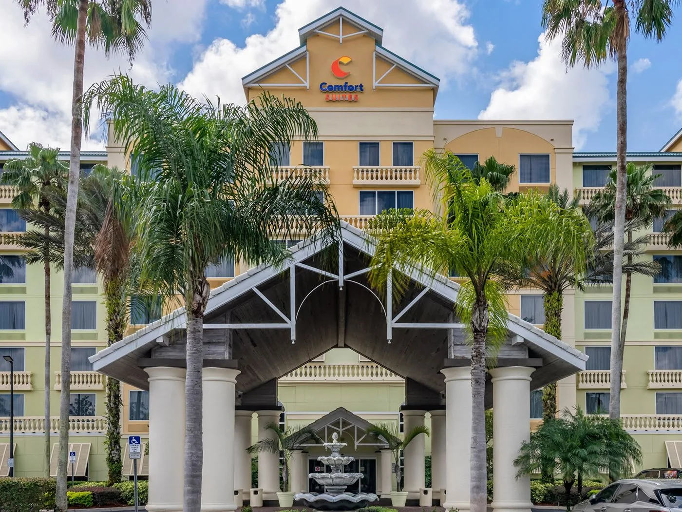 Comfort Suites Orlando Maingate East — Sale in Kissimmee, FL, photo 2 of 8