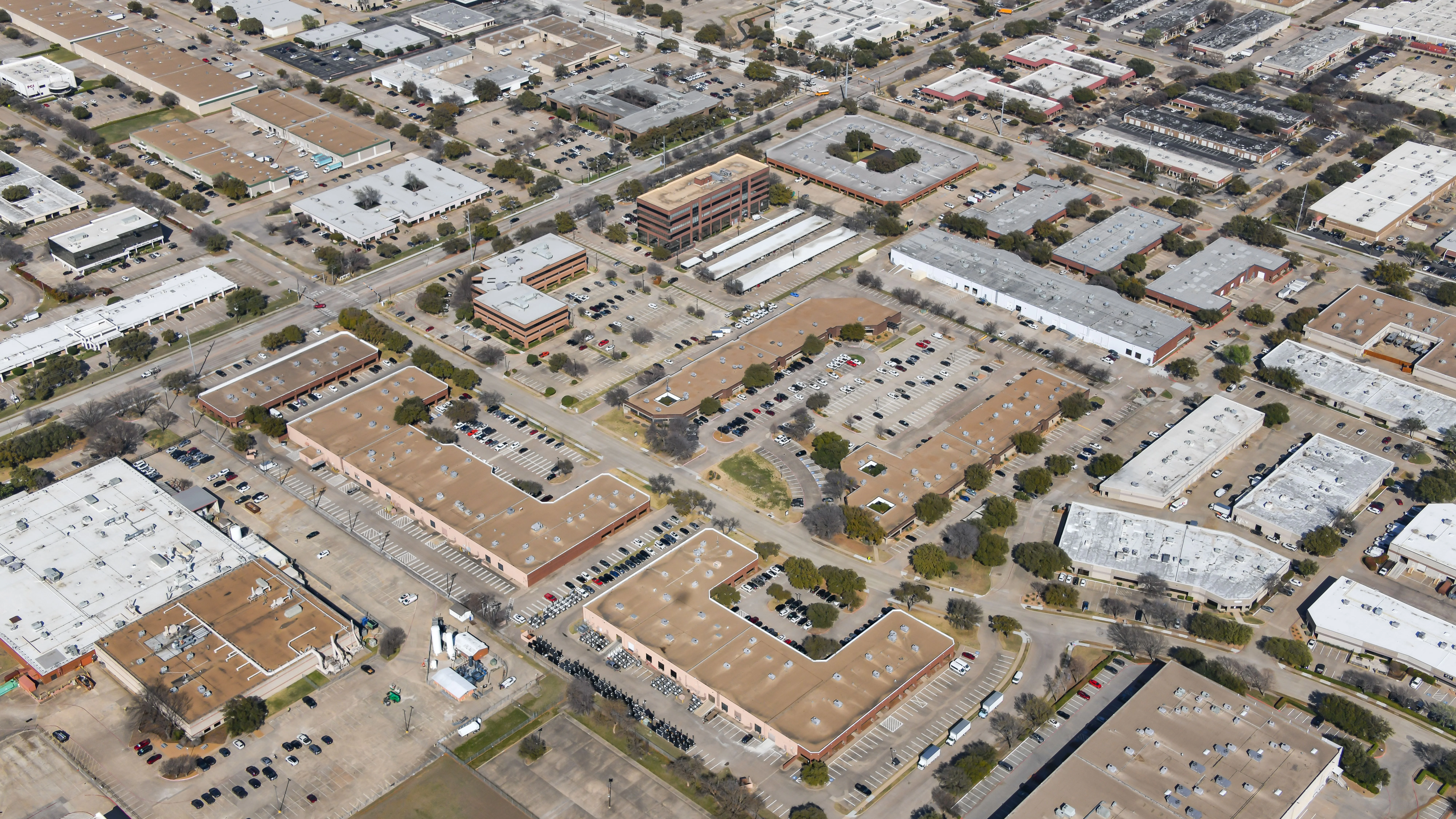 Arapaho Place & Counterpoint Business Center — Sale in Richardson, TX, photo 1 of 8